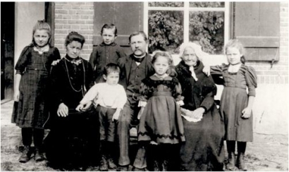 Het gezin Damen-Huizing omstreeks 1910-1914.